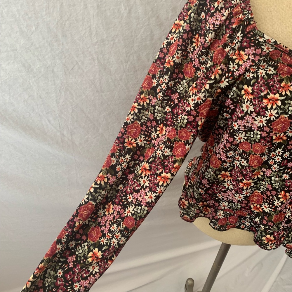 Cute Floral Crop - Picture 4 of 7